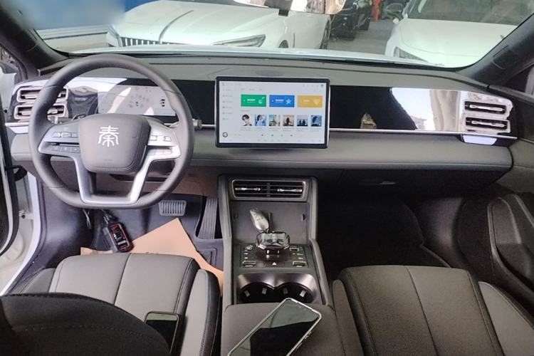 Used BYD Qin L 2025 DM-i Smart Drive 80KM Leading Model Center Console