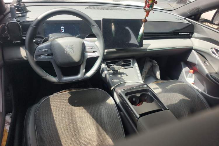 Used BYD Qin L 2025 EV 545KM Beyond Version Center Console