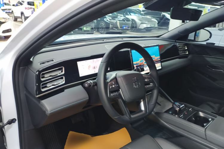 Used BYD Qin L 2025 DM-i Smart Drive 80KM Leading Model Center Console