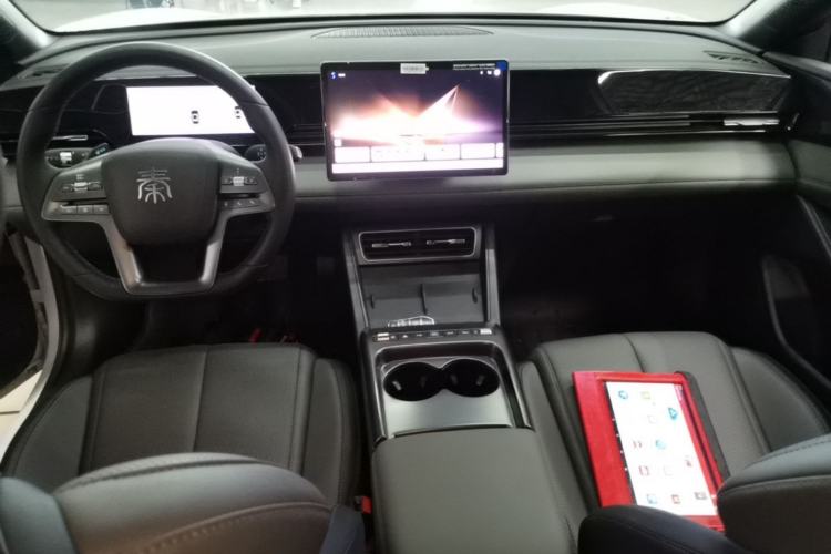 Used BYD Qin L 2025 EV 470KM Leading Edition Center Console