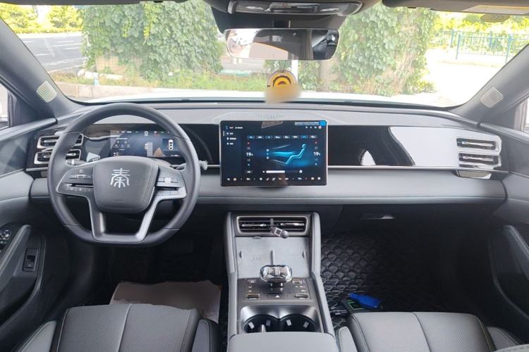 Used BYD Qin L 2025 DM-i Smart Drive 120KM Superior Model Center Console