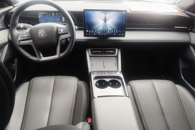 Used BYD Qin L 2025 EV 470KM Leading Edition Center Console