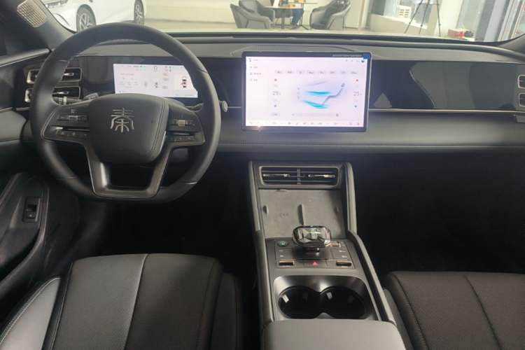 Used BYD Qin L 2025 DM-i Smart Drive 120KM Superior Model Center Console