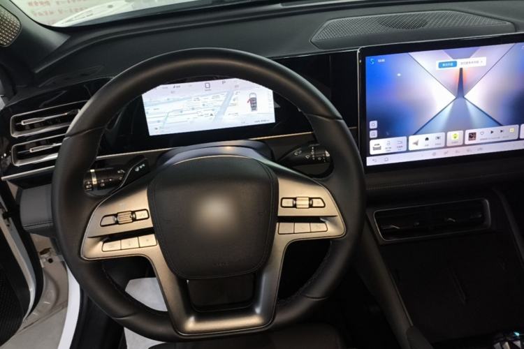 Used BYD Qin L 2025 DM-i Smart Drive 120KM Leading Model Center Console