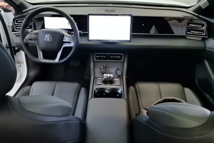 Used BYD Qin L 2025 DM-i Smart Drive 120KM Superior Model Center Console