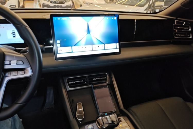 Used BYD Qin L 2025 DM-i Smart Drive 80KM Leading Model Center Console
