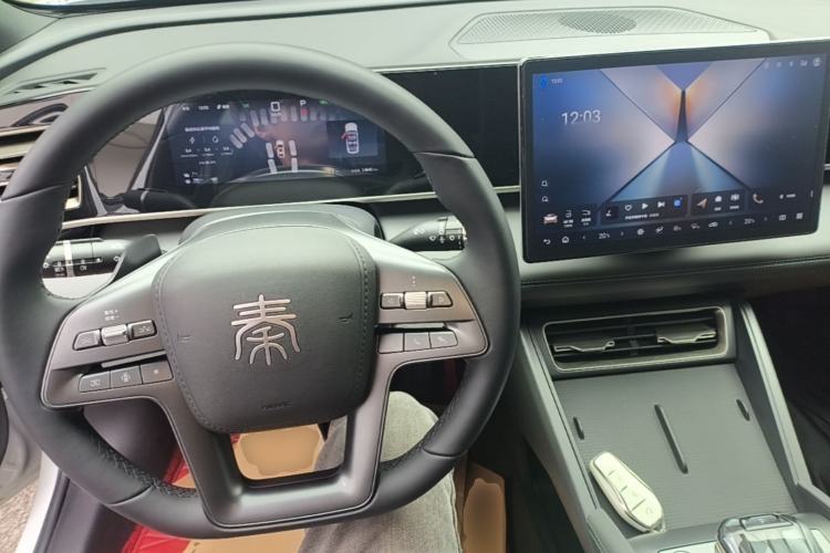 Used BYD Qin L 2025 DM-i Smart Drive 80KM Leading Model Center Console