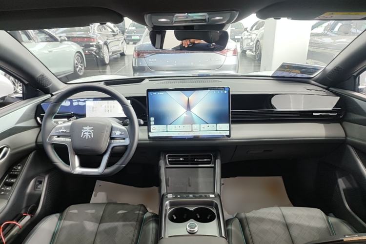 Used BYD Qin L 2025 EV 545KM Cloud Suspension Edition Center Console