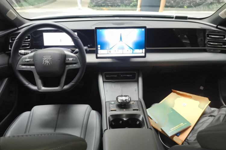 Used BYD Qin L 2025 DM-i Smart Drive 120KM Superior Model Center Console