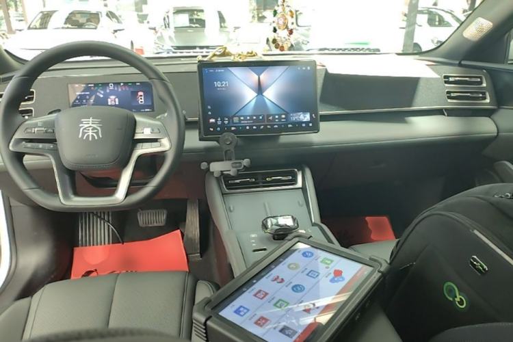 Used BYD Qin L 2025 DM-i Smart Drive 120KM Leading Model Center Console