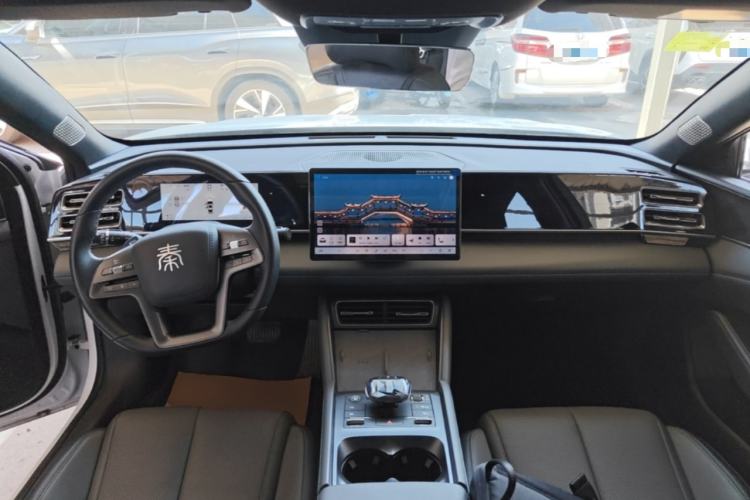 Used BYD Qin L 2025 DM-i Smart Drive 120KM Superior Model Center Console