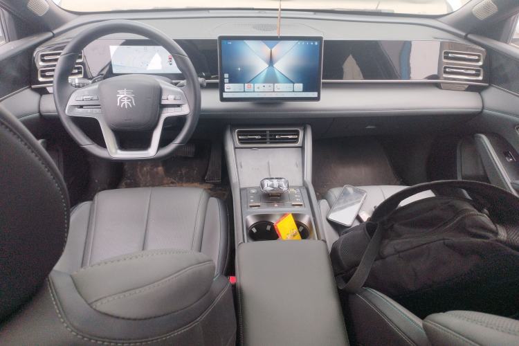 Used BYD Qin L 2025 DM-i Smart Drive 120KM Superior Model Center Console