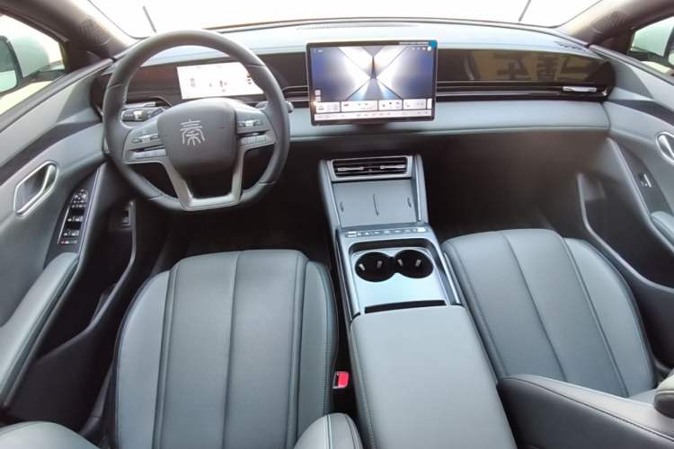 Used BYD Qin L 2025 EV 545KM Beyond Version Center Console