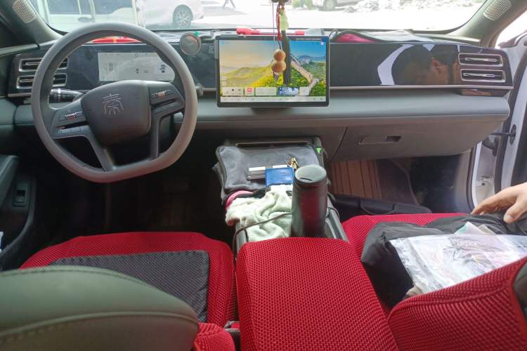 Used BYD Qin L 2025 DM-i Smart Drive 120KM Leading Model Center Console