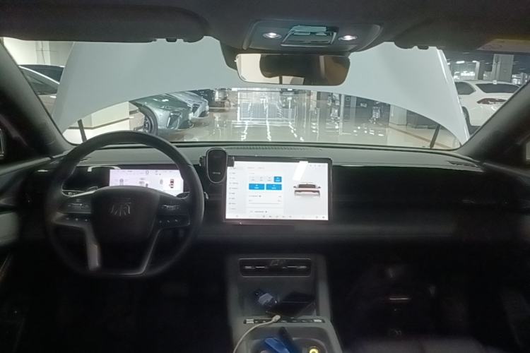 Used BYD Qin L 2025 EV 470KM Leading Edition Center Console