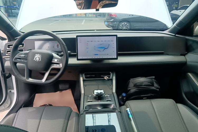 Used BYD Qin L 2025 DM-i Smart Drive 80KM Leading Model Center Console