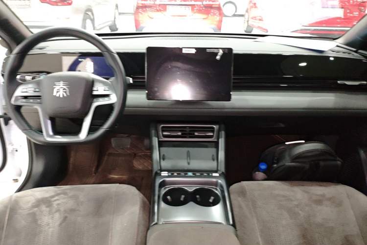 Used BYD Qin L 2025 EV 545KM Beyond Version Center Console