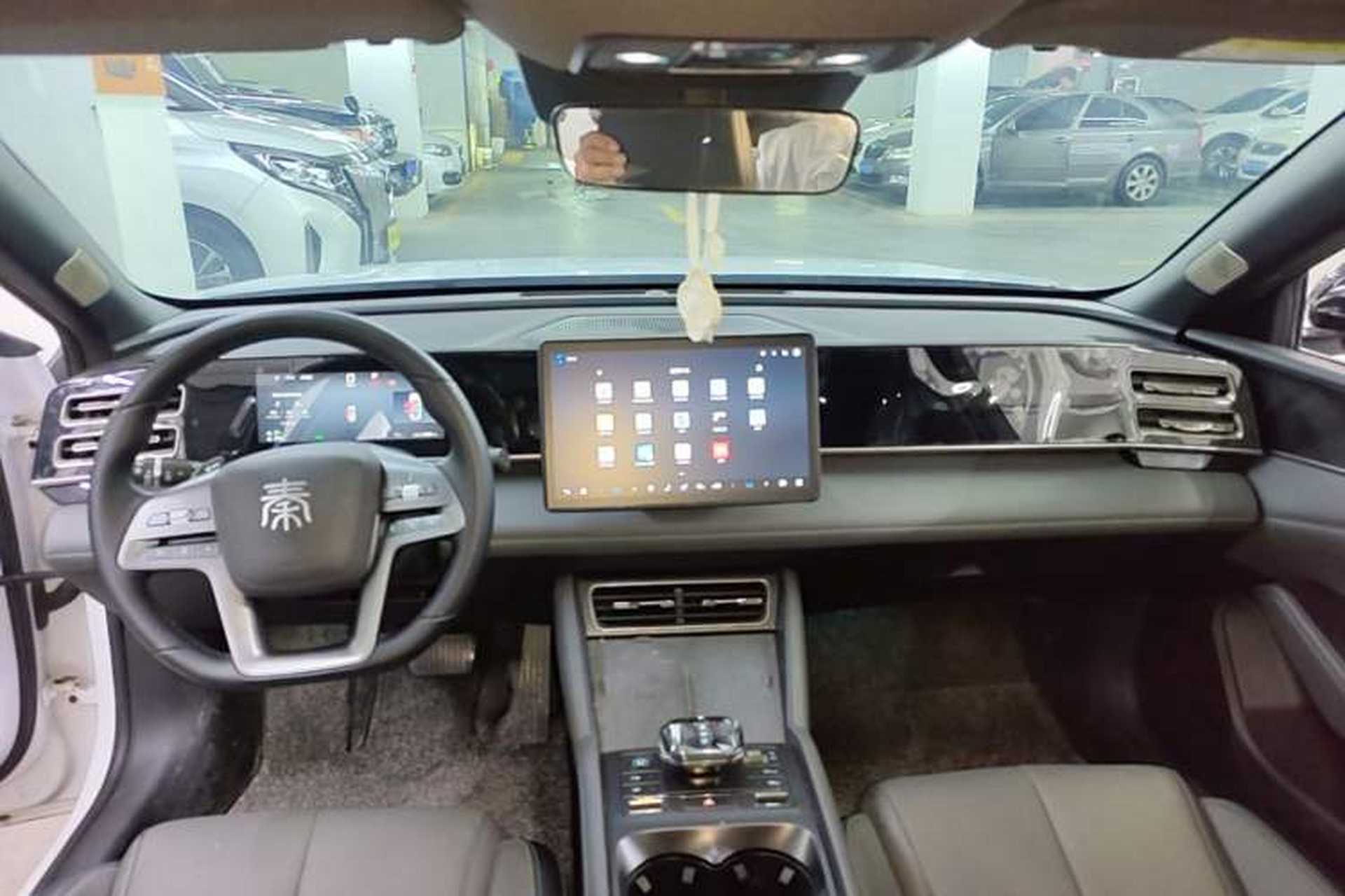 Used BYD Qin L 2025 DM-i Smart Drive 120KM Superior Model Center Console