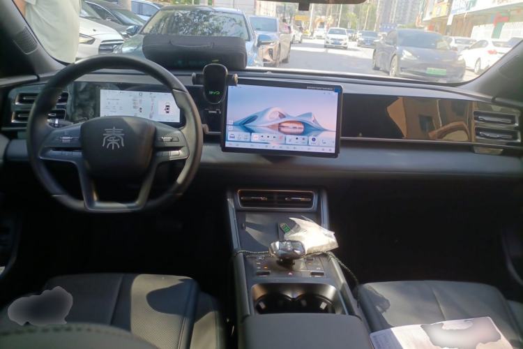 Used BYD Qin L 2025 DM-i Smart Drive 80KM Leading Model Center Console