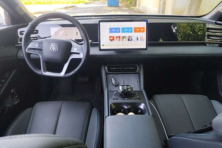Used BYD Qin L 2025 DM-i Smart Drive 120KM Superior Model Center Console