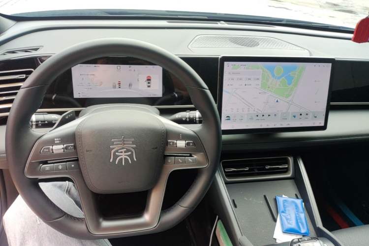 Used BYD Qin L 2025 DM-i Smart Drive 80KM Leading Model Center Console