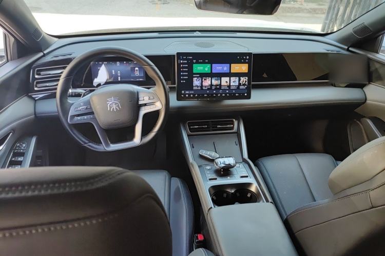 Used BYD Qin L 2025 DM-i Smart Drive 80KM Leading Model Center Console