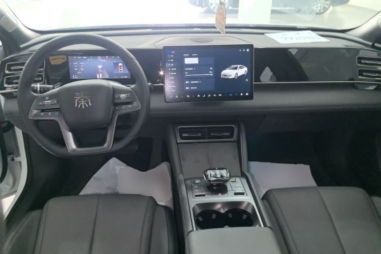 Used BYD Qin L 2025 DM-i Smart Drive 120KM Superior Model Center Console