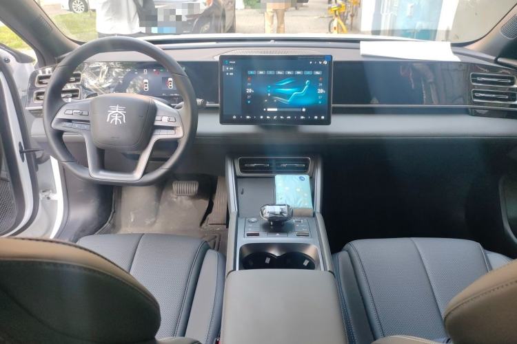 Used BYD Qin L 2025 DM-i Smart Drive 80KM Leading Model Center Console