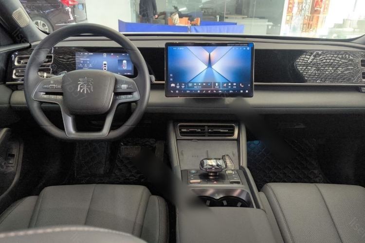 Used BYD Qin L 2025 DM-i Smart Drive 120KM Superior Model Center Console