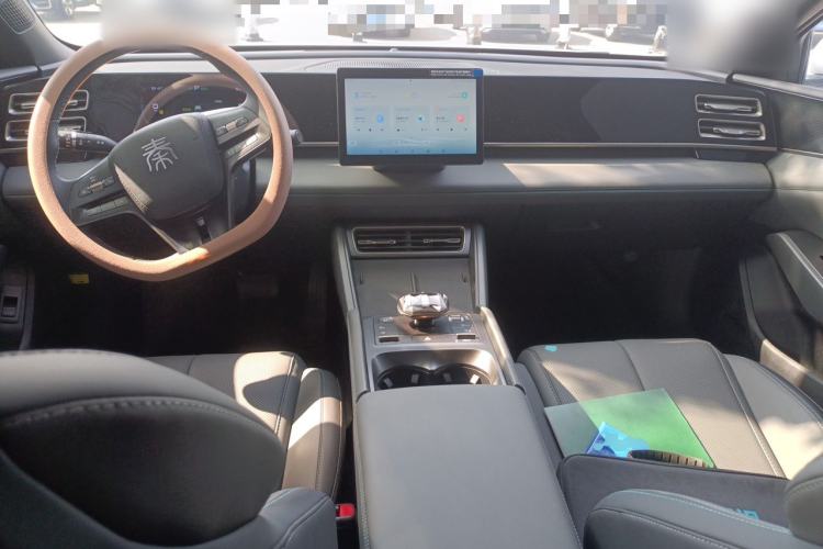 Used BYD Qin L 2025 DM-i Smart Drive 80KM Leading Model Center Console
