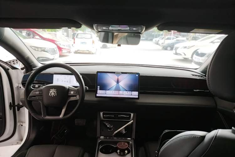 Used BYD Qin L 2025 EV 470KM Leading Edition Center Console