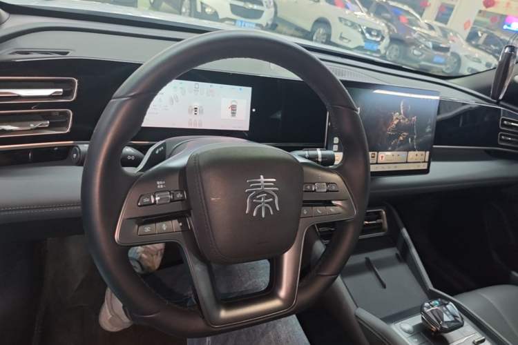 Used BYD Qin L 2025 DM-i Smart Drive 120KM Leading Model Center Console