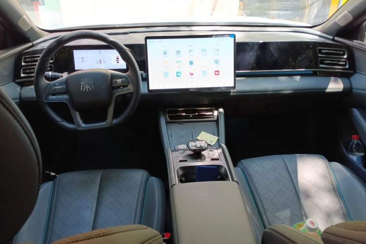 Used BYD Qin L 2025 DM-i Smart Drive 120KM Excellence Model Center Console