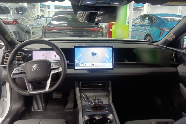 Used BYD Qin L 2025 DM-i Smart Drive 120KM Superior Model Center Console