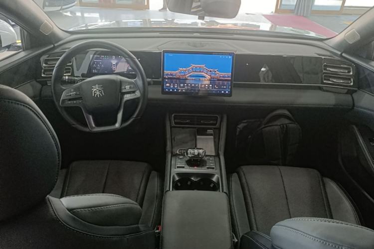 Used BYD Qin L 2025 DM-i Smart Drive 120KM Superior Model Center Console