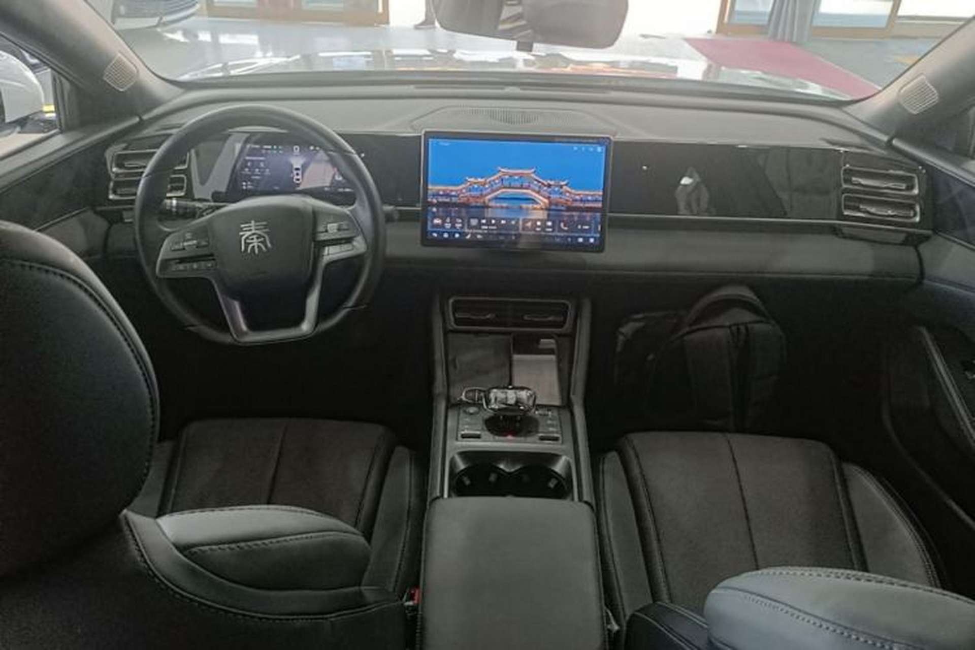 Used BYD Qin L 2025 DM-i Smart Drive 120KM Superior Model Center Console