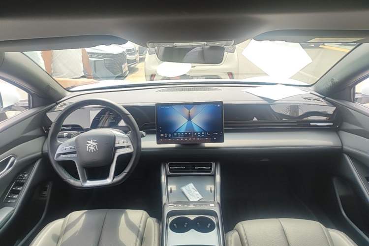 Used BYD Qin L 2025 EV 545KM Beyond Version Center Console