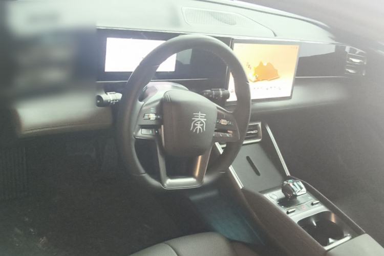 Used BYD Qin L 2025 DM-i Smart Drive 80KM Leading Model Center Console