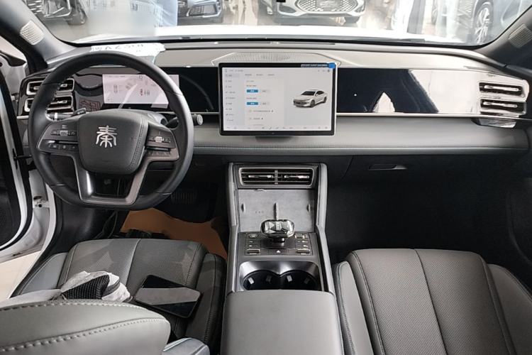 Used BYD Qin L 2025 DM-i Smart Drive 120KM Superior Model Center Console