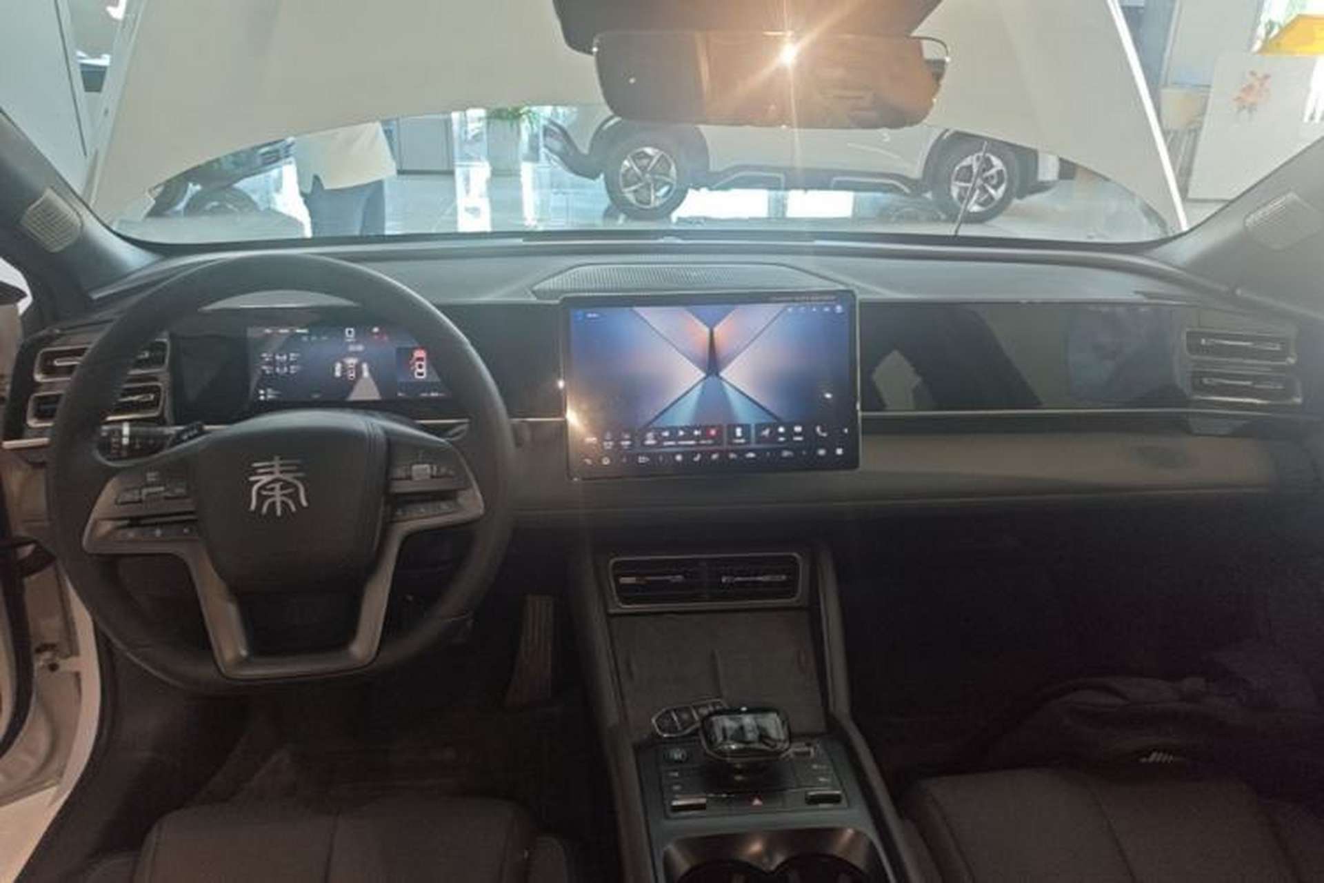 Used BYD Qin L 2025 DM-i Smart Drive 120KM Superior Model Center Console