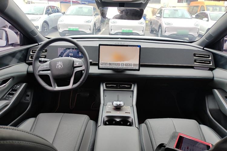Used BYD Qin L 2025 DM-i Smart Drive 80KM Leading Model Center Console