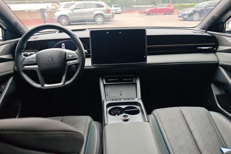 Used BYD Qin L 2025 EV 545KM Cloud Suspension Edition Center Console