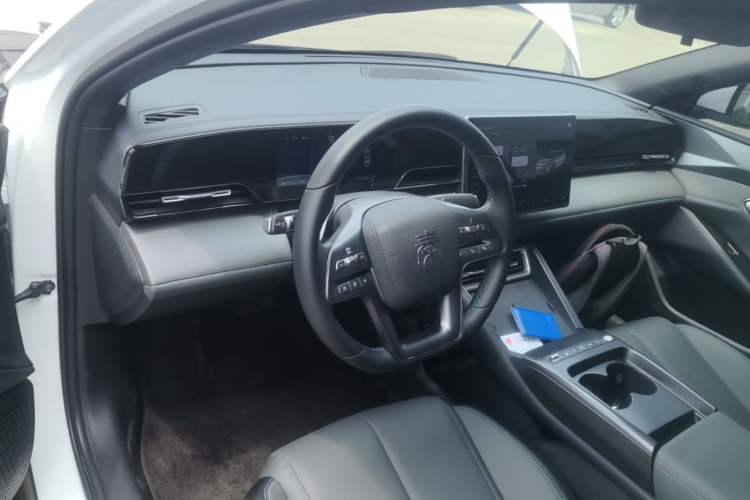 Used BYD Qin L 2025 EV 545KM Beyond Version Center Console