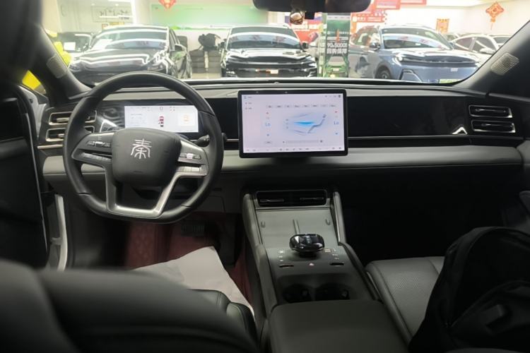 Used BYD Qin L 2025 DM-i Smart Drive 120KM Leading Model Center Console