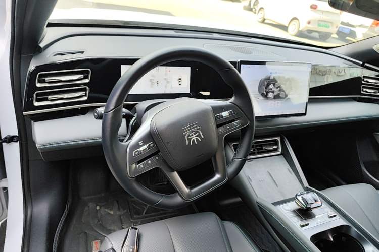 Used BYD Qin L 2025 DM-i Smart Drive 120KM Superior Model Center Console