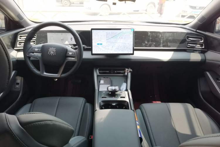 Used BYD Qin L 2025 DM-i Smart Drive 80KM Leading Model Center Console