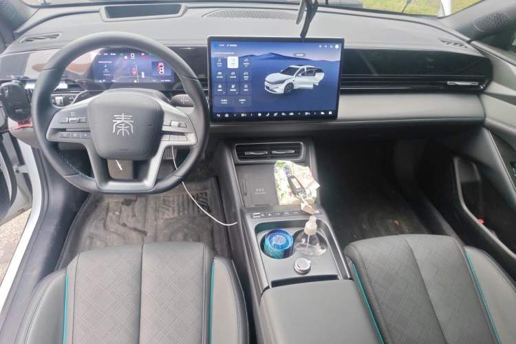 Used BYD Qin L 2025 EV 545KM Cloud Suspension Edition Center Console
