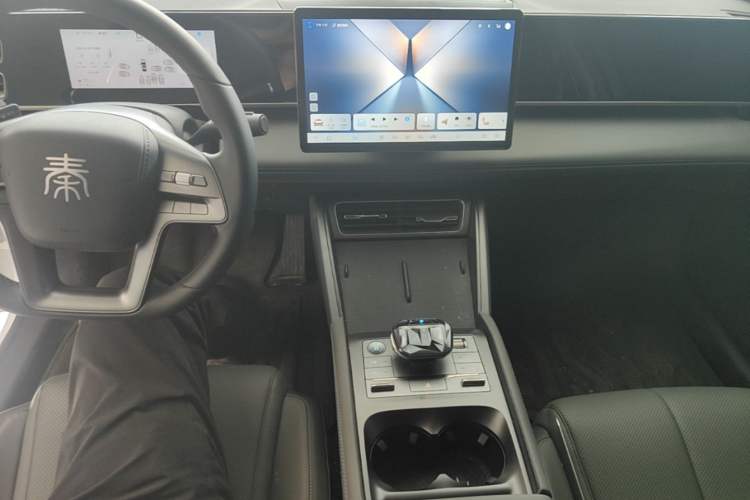 Used BYD Qin L 2025 DM-i Smart Drive 80KM Leading Model Center Console