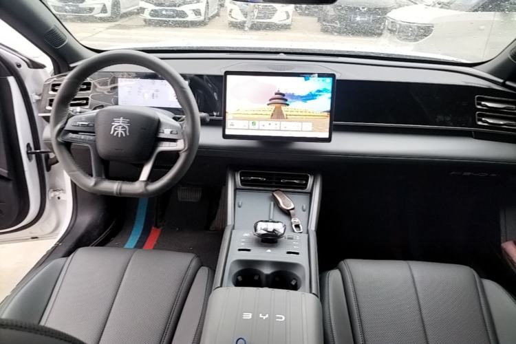 Used BYD Qin L 2025 DM-i Smart Drive 80KM Leading Model Center Console