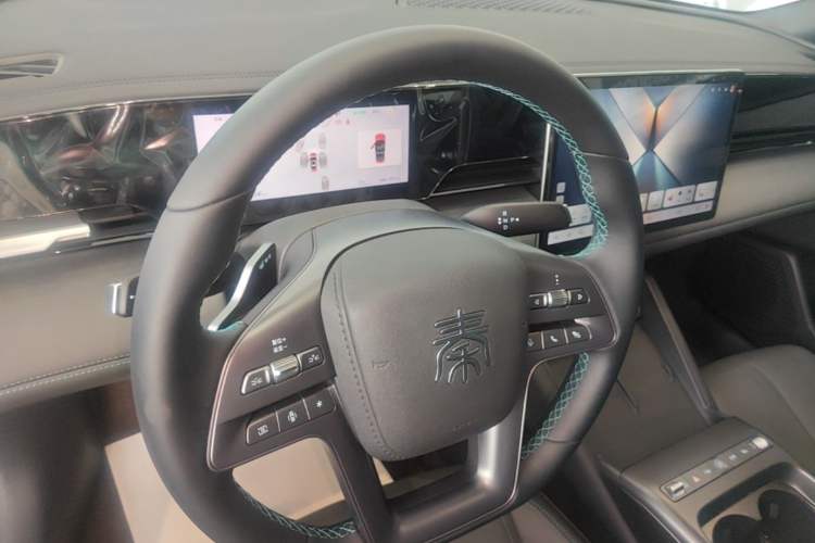 Used BYD Qin L 2025 EV 545KM Beyond Version Center Console